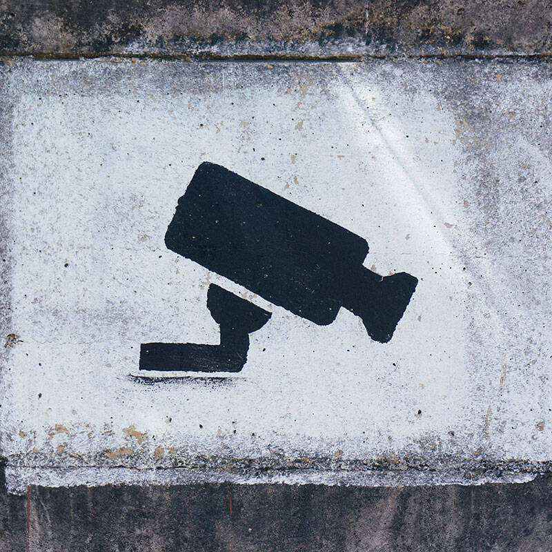 Grafiti mural représentant une caméra de vidéosurveillance