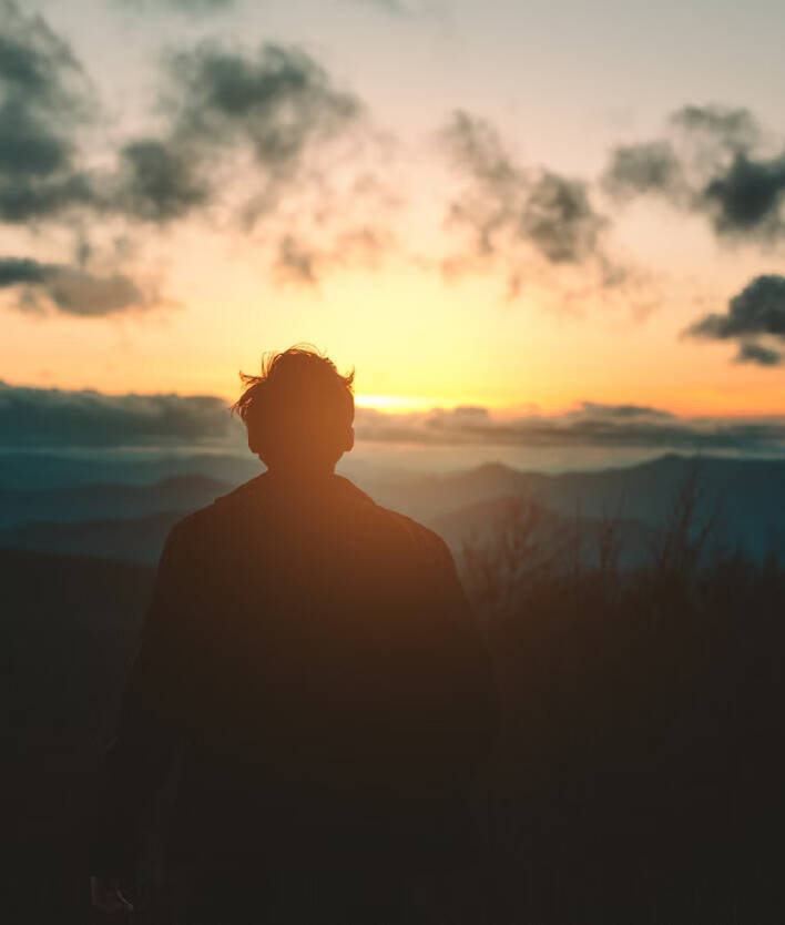 homme face à un paysage