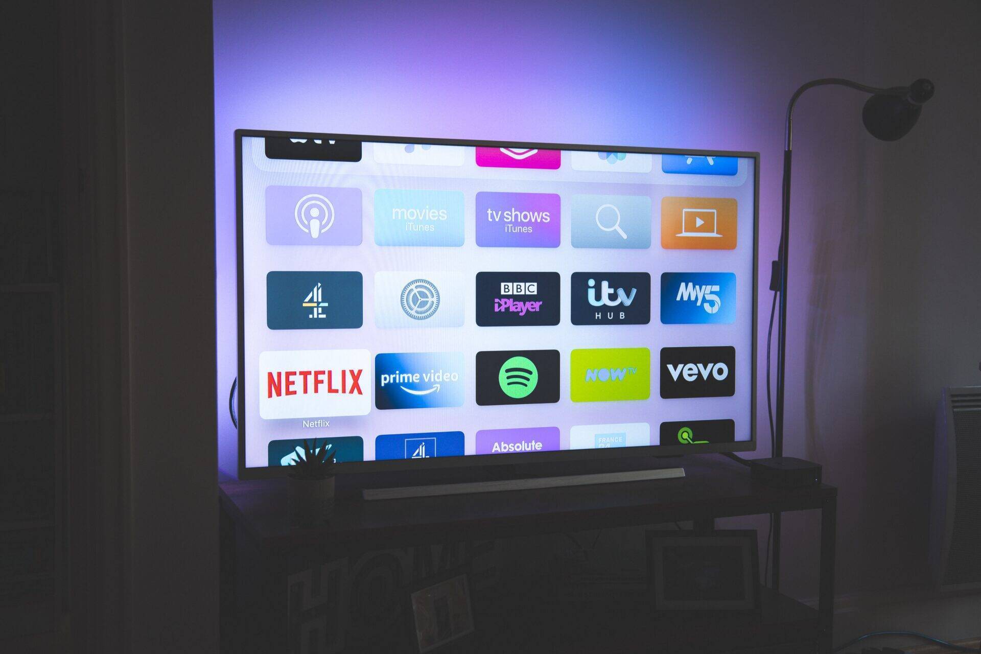 photo d'une télévision avec application multimédias