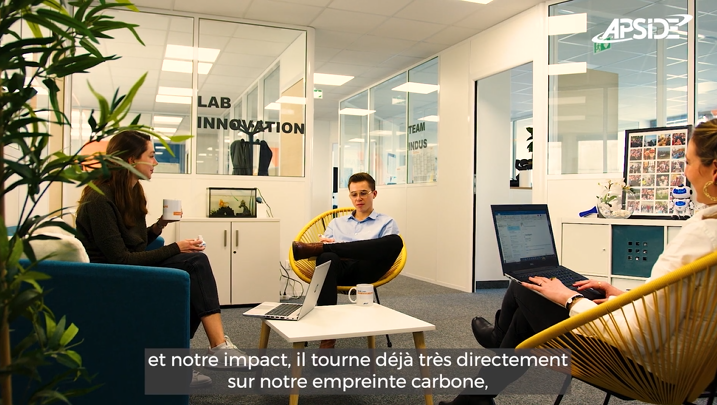 miniature_vidéo_RSE_équipe sur canapé