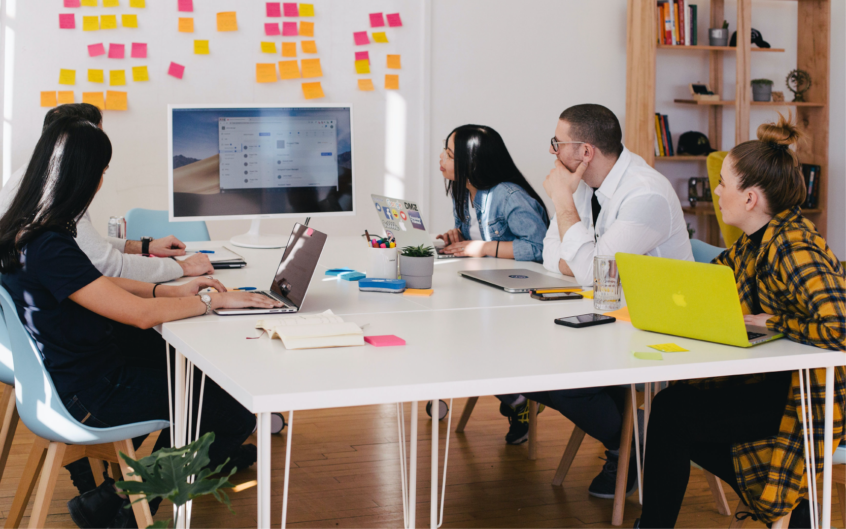 Une équipes de 5 personnes en gestion de projet